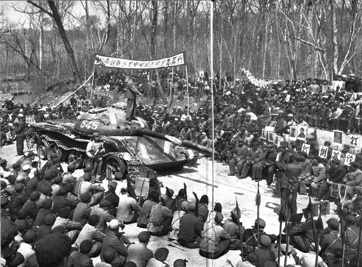 A_Soviet_tank_was_captured_by_PLA,1969.png